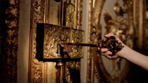 key-to-versailles